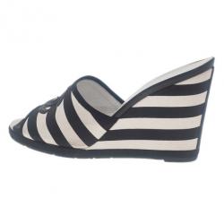 مملوكة مسبقًا Chanel Black and White Striped Canvas Wedge Slides Size 38