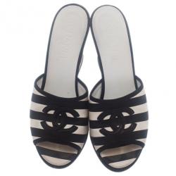 مملوكة مسبقًا Chanel Black and White Striped Canvas Wedge Slides Size 38