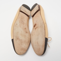 مملوكة مسبقًا Chanel Black/Beige Leather CC Ballet Flats Size 42