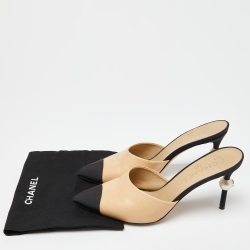 Chanel Beige/Black Leather and Canvas CC Faux Pearl Embellished Heel Slip On Mules Size 38.5