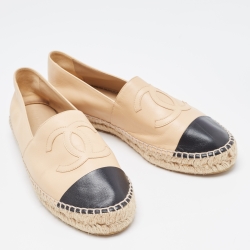 مملوكة مسبقًا Chanel Beige/Black Leather  CC Cap Toe Espadrille Flats Size 42