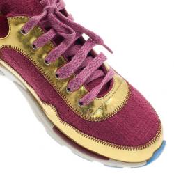 مملوكة مسبقًا حذاء رياضي خفيف شانيل جلد وتويد مقاس 40