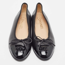 Pre Owned Chanel Black Leather and Patent Cap Toe CC Bow Ballet Flats Size 36