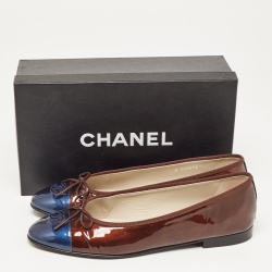 Pre Owned Chanel Brown/Navy Blue Patent CC Cap Toe Ballet Flats Size 42 
