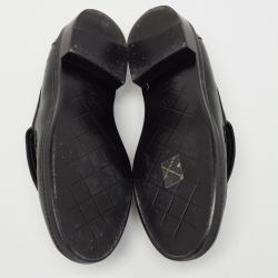 مملوكة مسبقًا Chanel Black Quilted Leather CC Interlocking Logo Slip On Loafers Size 39