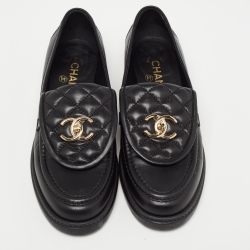 مملوكة مسبقًا Chanel Black Quilted Leather CC Interlocking Logo Slip On Loafers Size 39