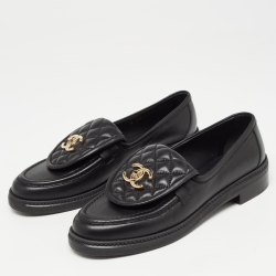 مملوكة مسبقًا Chanel Black Quilted Leather CC Interlocking Logo Slip On Loafers Size 39