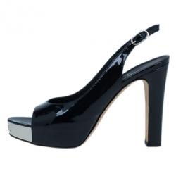 Pre Owned صندل شانيل أسود لامع بفتحة أمامية للأصبع وفتحة خلفية للكعب مقاس 38