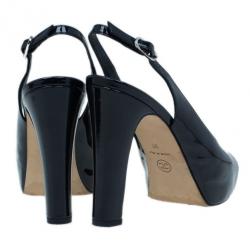 Pre Owned صندل شانيل أسود لامع بفتحة أمامية للأصبع وفتحة خلفية للكعب مقاس 38