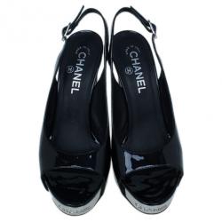 Pre Owned صندل شانيل أسود لامع بفتحة أمامية للأصبع وفتحة خلفية للكعب مقاس 38