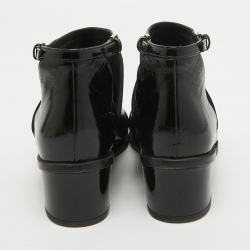 مملوكة مسبقًا Chanel Black Patent Leather Pearl CC Ankle Strap Sandals Size 36