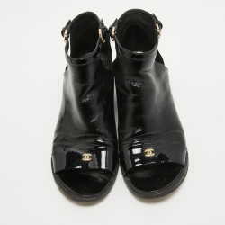 مملوكة مسبقًا Chanel Black Patent Leather Pearl CC Ankle Strap Sandals Size 36