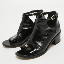 مملوكة مسبقًا Chanel Black Patent Leather Pearl CC Ankle Strap Sandals Size 36