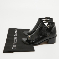 مملوكة مسبقًا Chanel Black Patent Leather Pearl CC Ankle Strap Sandals Size 36