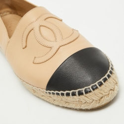 مملوكة مسبقًا Chanel Beige/Black Leather CC Espadrille Flats Size 38