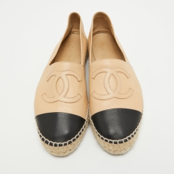 مملوكة مسبقًا Chanel Beige/Black Leather CC Espadrille Flats Size 38