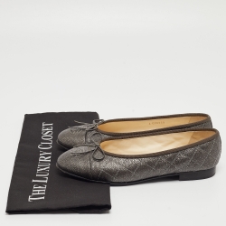 مملوكة مسبقًا Chanel Grey Textured Leather CC Bow Ballet Flats Size 36