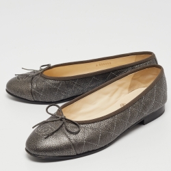 مملوكة مسبقًا Chanel Grey Textured Leather CC Bow Ballet Flats Size 36