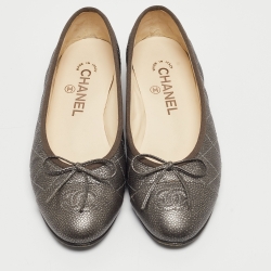 مملوكة مسبقًا Chanel Grey Textured Leather CC Bow Ballet Flats Size 36