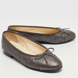 مملوكة مسبقًا Chanel Grey Textured Leather CC Bow Ballet Flats Size 36
