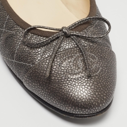 مملوكة مسبقًا Chanel Grey Textured Leather CC Bow Ballet Flats Size 36
