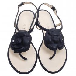 مملوكة مسبقًا Chanel Black Leather Camellia Thong Sandals Size 39.5