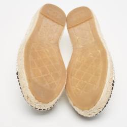 مملوكة مسبقًا Chanel White/Black Laser Cut Raffia and CC Canvas Espadrille Flats Size 38
