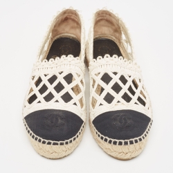 مملوكة مسبقًا Chanel White/Black Laser Cut Raffia and CC Canvas Espadrille Flats Size 38