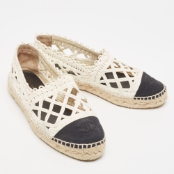 مملوكة مسبقًا Chanel White/Black Laser Cut Raffia and CC Canvas Espadrille Flats Size 38