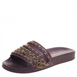 مملوكة مسبقًا صندل سلايد شانيل تروبيكونيك جلد عنابي بسلسلة مقاس 37