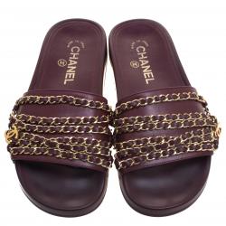 مملوكة مسبقًا صندل سلايد شانيل تروبيكونيك جلد عنابي بسلسلة مقاس 37