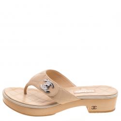 مملوكة مسبقًا Chanel Cream Quilted Leather CC Thong Sandals Size 38