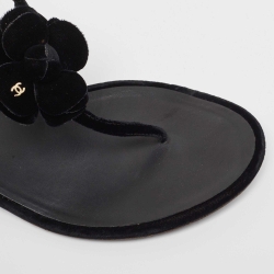Pre Owned Chanel Black Velvet Camellia Thong Flats Size 38