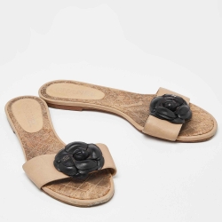 Pre Owned Chanel Beige/Black Leather CC Camellia Flat Slides Size 38.5
