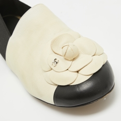 Pre Owned Chanel Two Tone Leather And Elastic Cap Toe Camellia Flower Ballet Flats Size 39