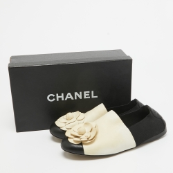 Pre Owned Chanel Two Tone Leather And Elastic Cap Toe Camellia Flower Ballet Flats Size 39