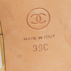 مملوكة مسبقًا Chanel Beige/Black CC Cap Toe Slingback Pumps Size 39