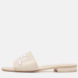 مملوكة مسبقًا Chanel Cream Leather Logo Flat Slides Size 38.5