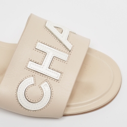 مملوكة مسبقًا Chanel Cream Leather Logo Flat Slides Size 38.5