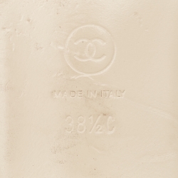 مملوكة مسبقًا Chanel Cream Leather Logo Flat Slides Size 38.5