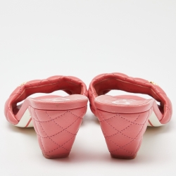 مملوكة مسبقًا Chanel Pink Quilted Leather CC Open Toe Slide Sandals Size 38.5