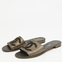 مملوكة مسبقًا Chanel Gold/Black Texture Suede Flat Slides Size 39.5