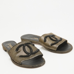مملوكة مسبقًا Chanel Gold/Black Texture Suede Flat Slides Size 39.5