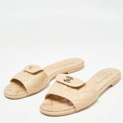 مملوكة مسبقًا Chanel Beige Leather CC Turnlock Flat Slide Size 40
