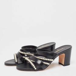 مملوكة مسبقًا Chanel Black Leather Interlocking CC Logo Sandals Size 37