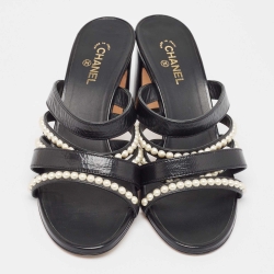 مملوكة مسبقًا Chanel Black Leather Interlocking CC Logo Sandals Size 37