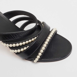 مملوكة مسبقًا Chanel Black Leather Interlocking CC Logo Sandals Size 37