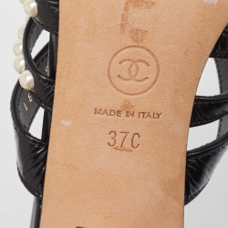 مملوكة مسبقًا Chanel Black Leather Interlocking CC Logo Sandals Size 37