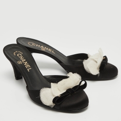 مملوكة مسبقًا Chanel Black Satin and Fabric Applique CC Bow Mules Size 37.5