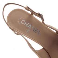 Pre Owned صندل شانيل سلينجباك ذو تقسيمات مقدمة مقفولة جلد بيج مقاس 40.5